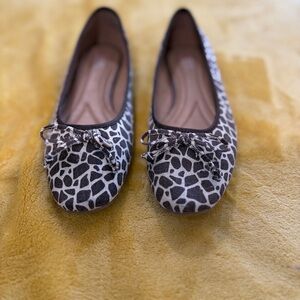Stylish Black and White Women's Flats
